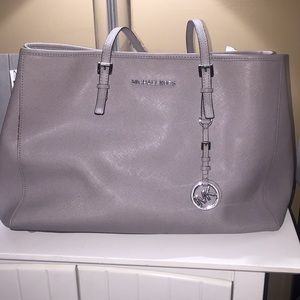 Michael Kors Jet Set Tote Medium